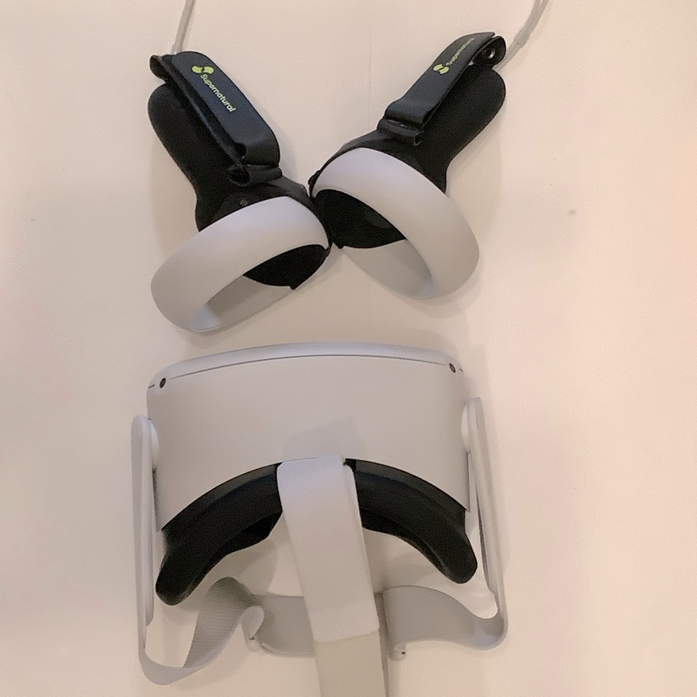 Oculus Quest 2 VR Headset with Supernatural Grip Controllers
